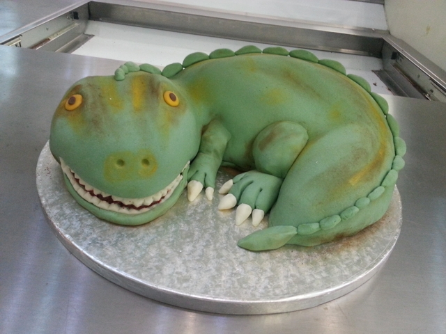 dino dragon dinosaur sculpture cake