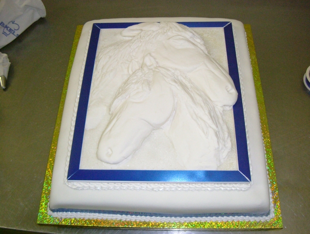 horse sculpture wedding cake
