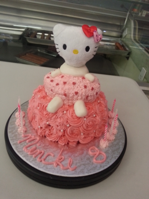 hello kitty piped rose cake